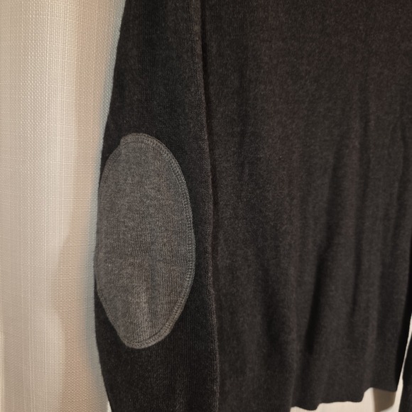 Cremieux Men's Charcoal Gray V-Neck Cozy Business Casual Cashmere Sweater Small - Picture 3 of 9